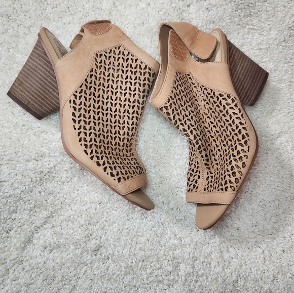 Vince Camuto open toe and back booties size 7 1/2 - Picture 2 of 6
